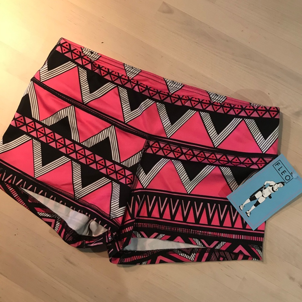 NWT size M Fleo